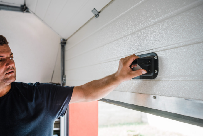 How to Close a Garage Door Manually